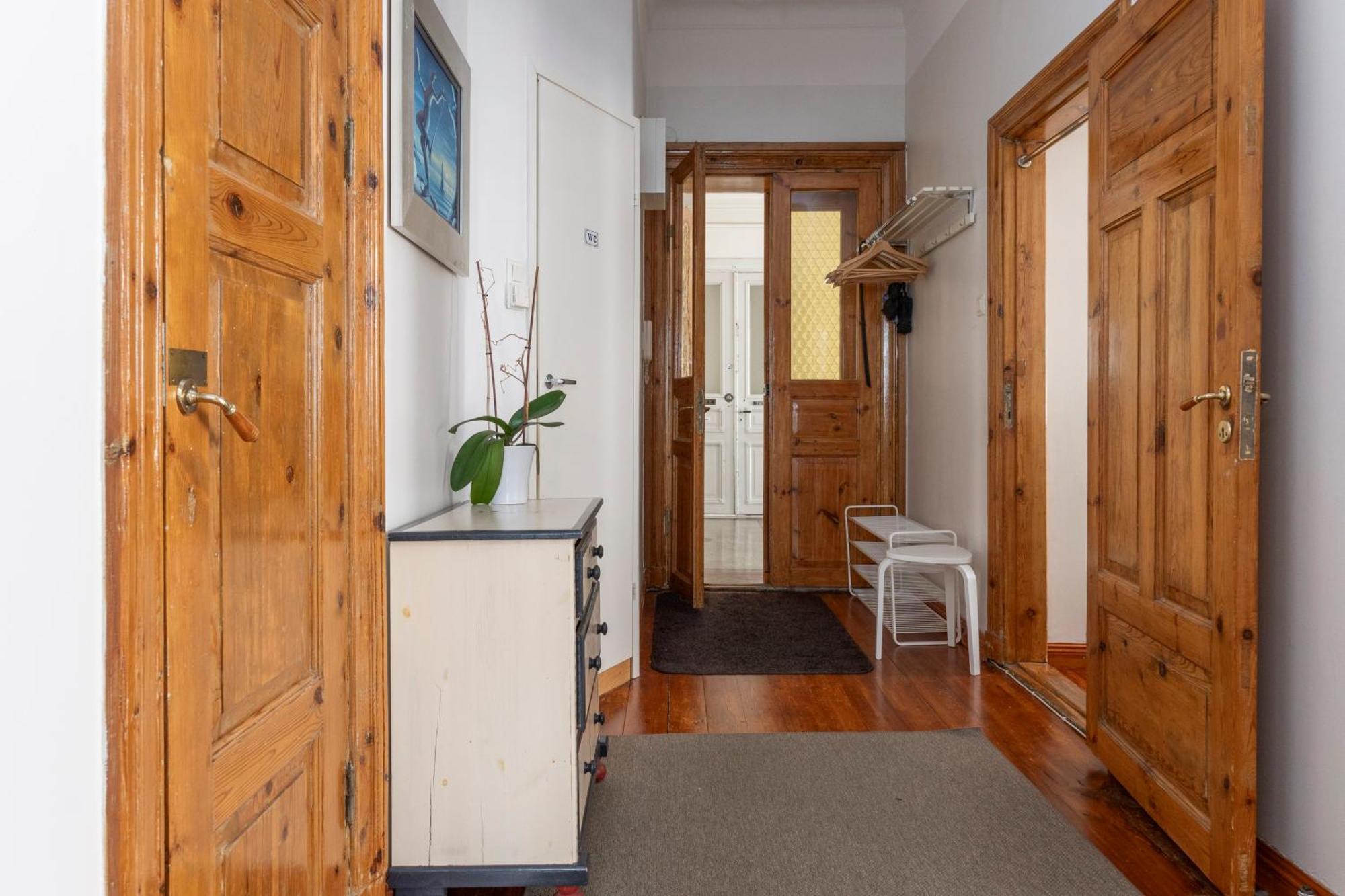 Charming Flat In Design District Apartment *